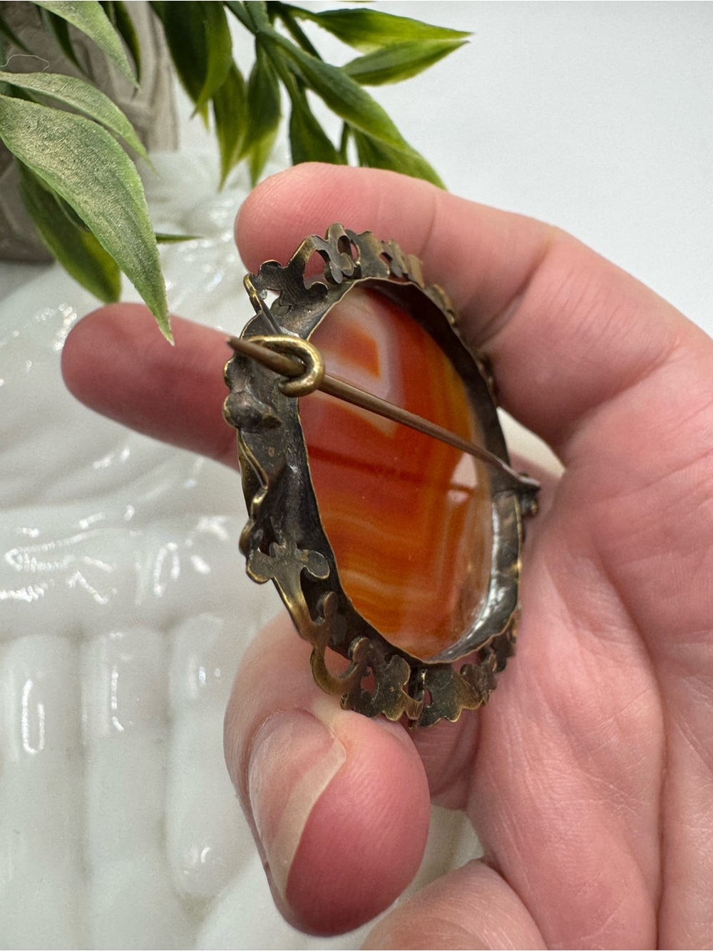 Antique Victorian style banded agate brooch. 2 1/2” x 2”. Nice condition - Picture 5 of 6